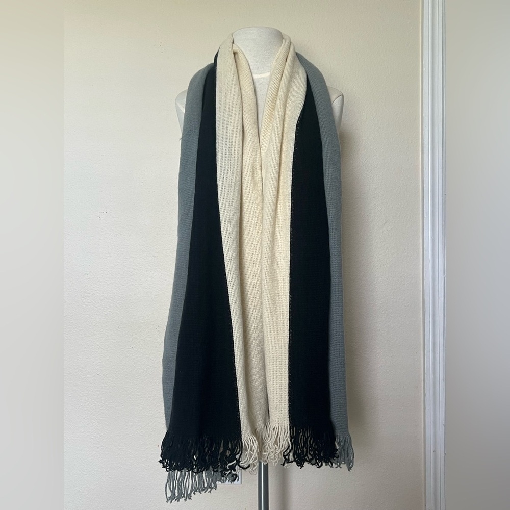 DONNI. Scarf - Picture 3 of 4